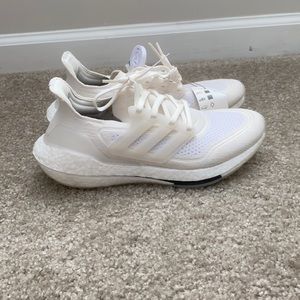 NWT Women’s Adidas Ultra Boost 21 Primeblue Size 7.5